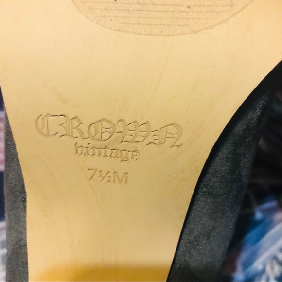 Crown Vintage Gray Embroidered Ankle Booties! - Picture 14 of 14